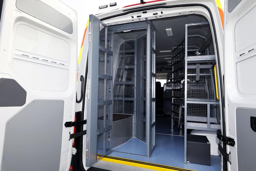 Багажник Volkswagen Crafter High Roof Van LWB Police 2019 года  (UK) (фото 2 из 6)